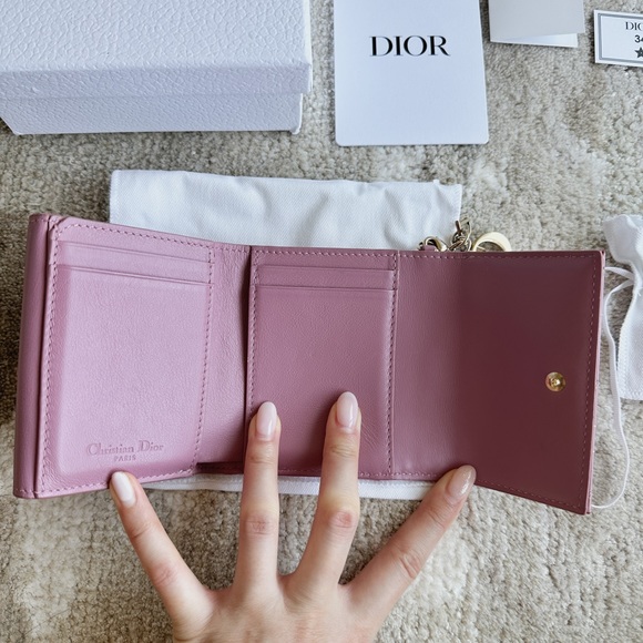 DIOR PATENT LADY DIOR LOTUS WALLET, GREAT CONDITION - Picture 3 of 9